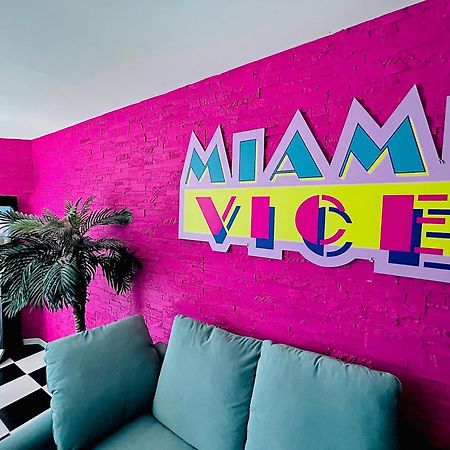Capsule Miami Vice - Jacuzzi - Billard - Ecran Cinema & Netflix - Ping-Pong - Nintendo & Jeux- Льевен Экстерьер фото