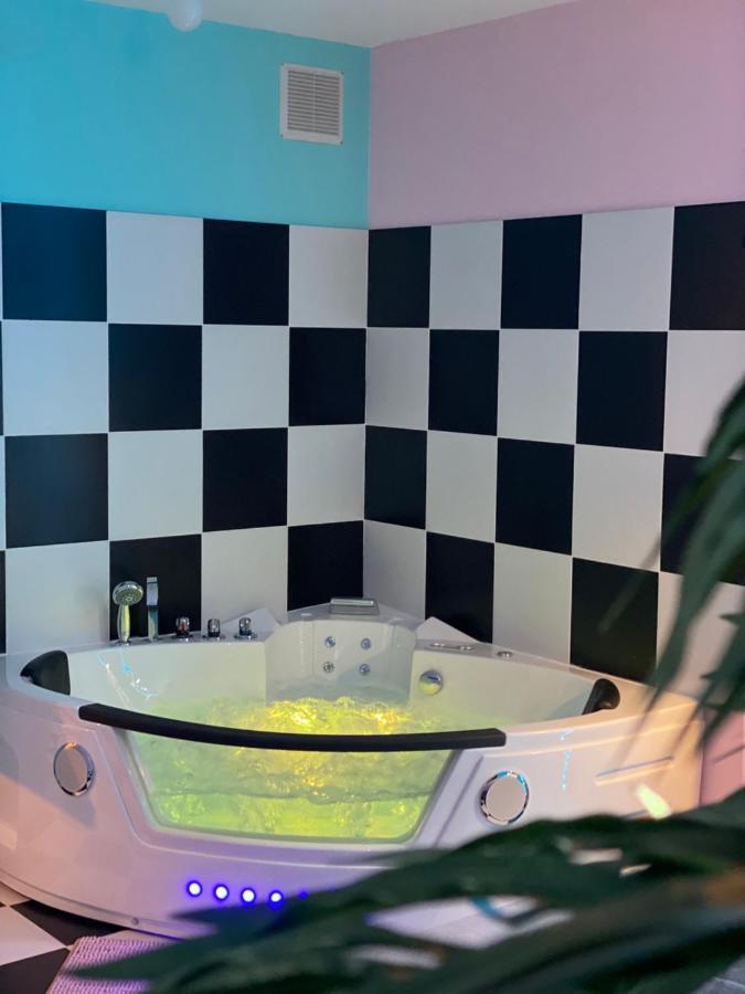 Capsule Miami Vice - Jacuzzi - Billard - Ecran Cinema & Netflix - Ping-Pong - Nintendo & Jeux- Льевен Экстерьер фото