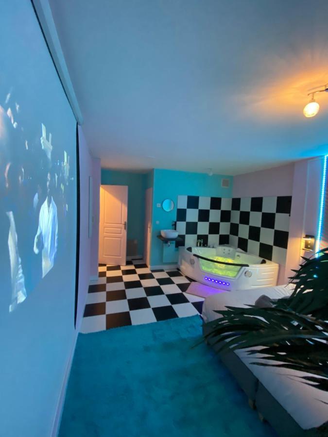 Capsule Miami Vice - Jacuzzi - Billard - Ecran Cinema & Netflix - Ping-Pong - Nintendo & Jeux- Льевен Экстерьер фото