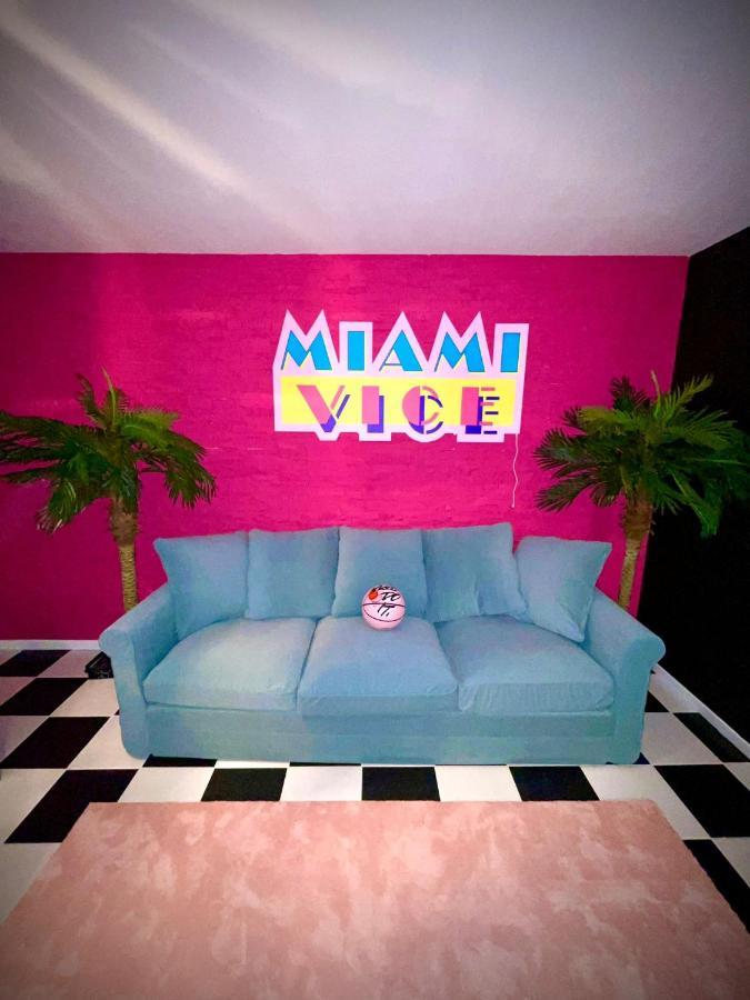 Capsule Miami Vice - Jacuzzi - Billard - Ecran Cinema & Netflix - Ping-Pong - Nintendo & Jeux- Льевен Экстерьер фото