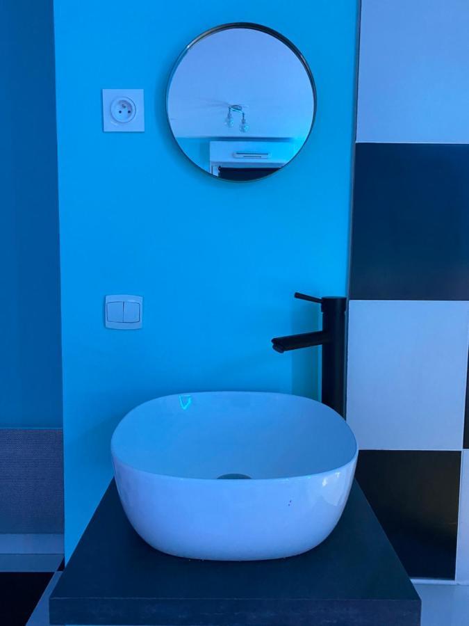 Capsule Miami Vice - Jacuzzi - Billard - Ecran Cinema & Netflix - Ping-Pong - Nintendo & Jeux- Льевен Экстерьер фото