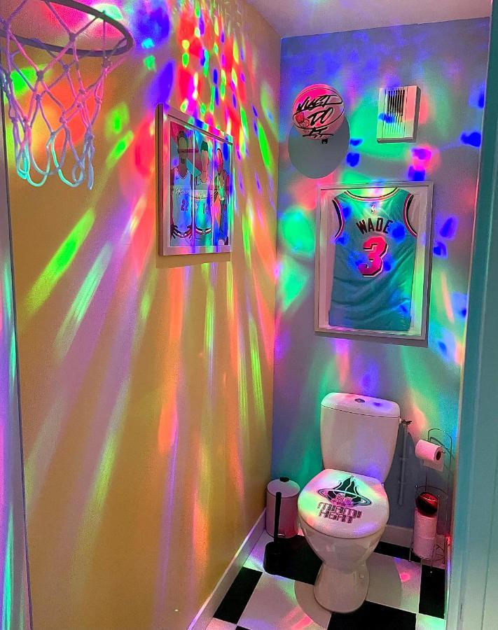 Capsule Miami Vice - Jacuzzi - Billard - Ecran Cinema & Netflix - Ping-Pong - Nintendo & Jeux- Льевен Экстерьер фото