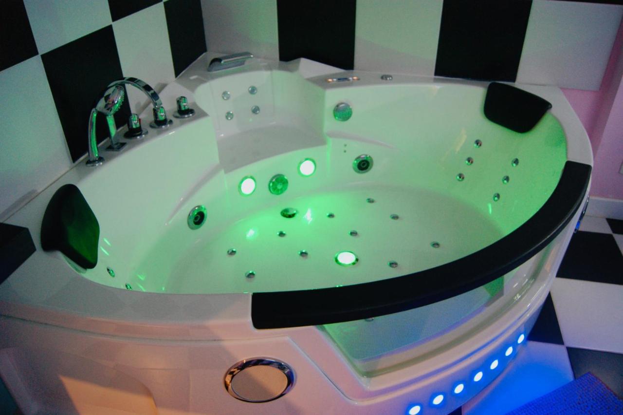 Capsule Miami Vice - Jacuzzi - Billard - Ecran Cinema & Netflix - Ping-Pong - Nintendo & Jeux- Льевен Экстерьер фото