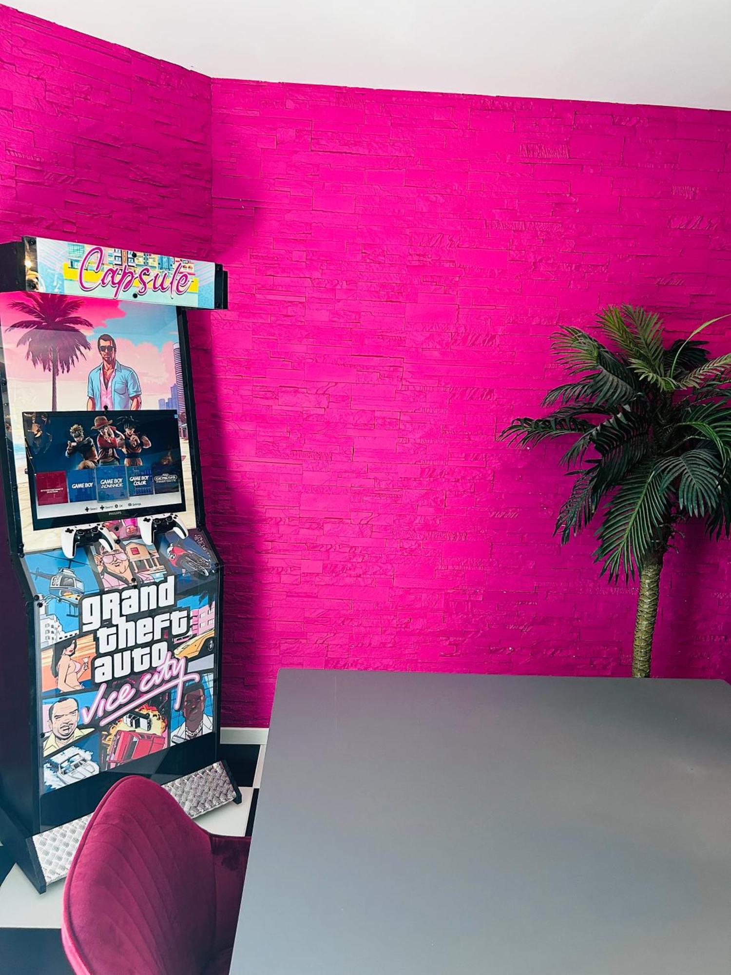 Capsule Miami Vice - Jacuzzi - Billard - Ecran Cinema & Netflix - Ping-Pong - Nintendo & Jeux- Льевен Экстерьер фото