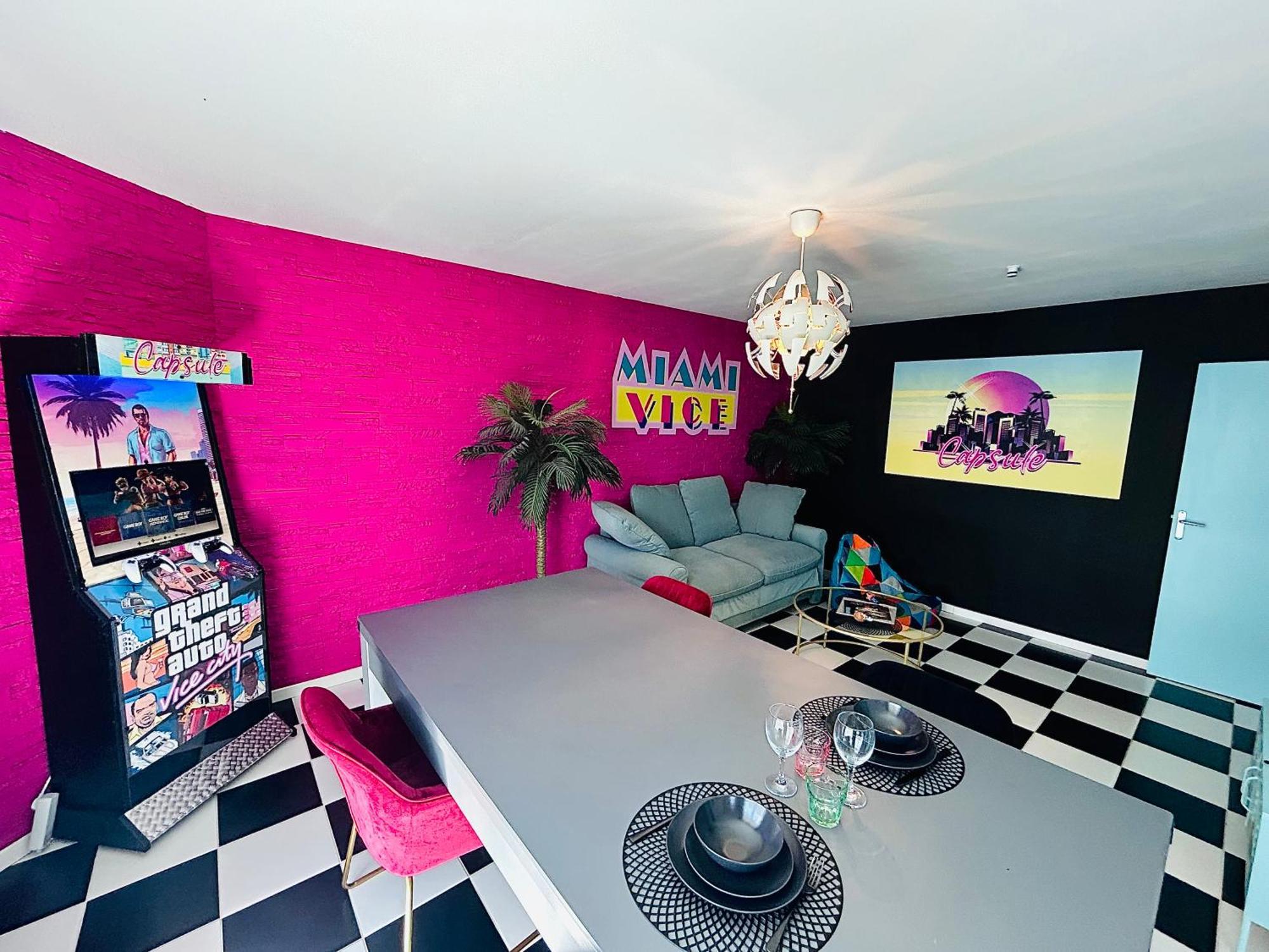 Capsule Miami Vice - Jacuzzi - Billard - Ecran Cinema & Netflix - Ping-Pong - Nintendo & Jeux- Льевен Экстерьер фото