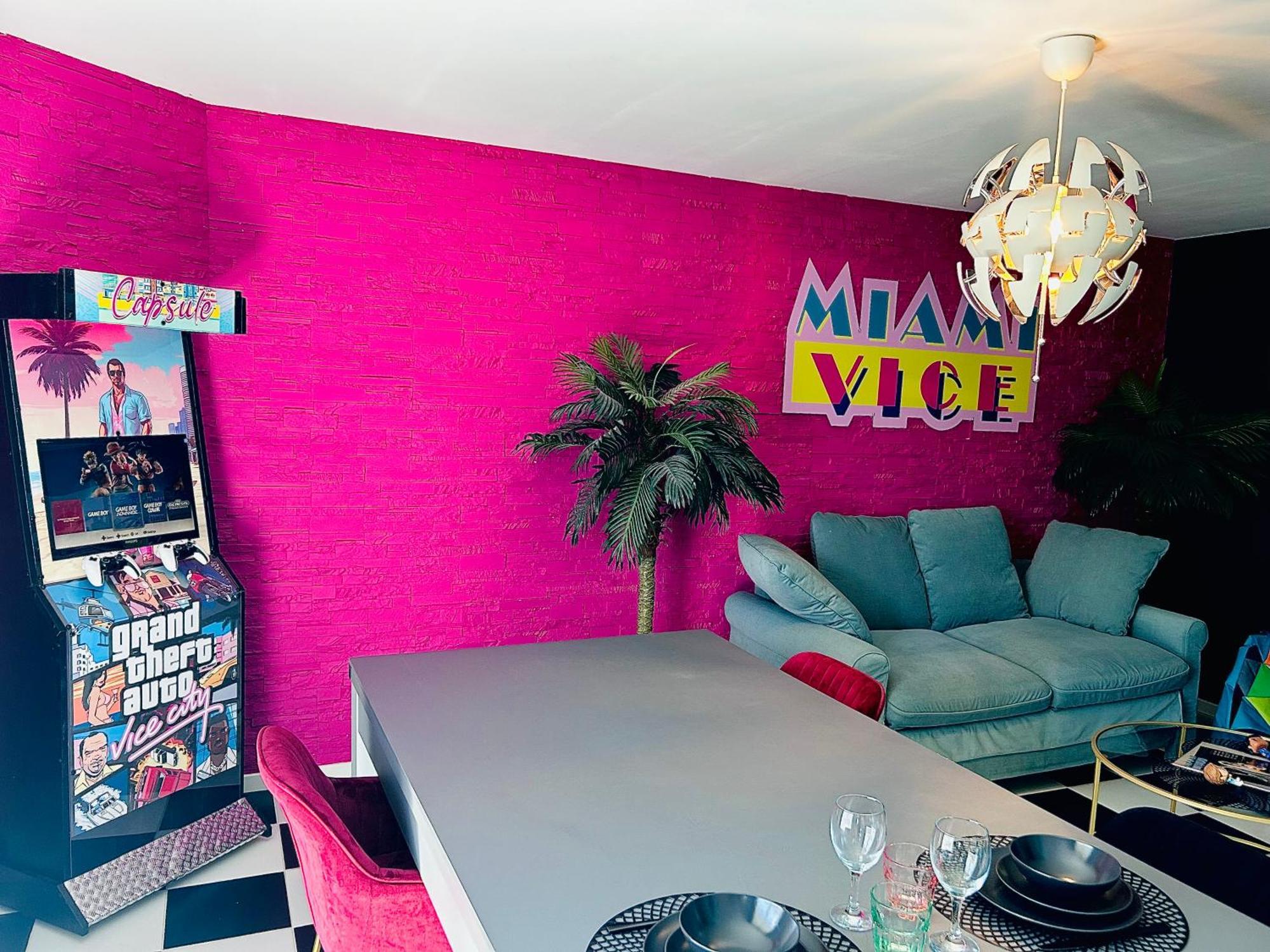 Capsule Miami Vice - Jacuzzi - Billard - Ecran Cinema & Netflix - Ping-Pong - Nintendo & Jeux- Льевен Экстерьер фото