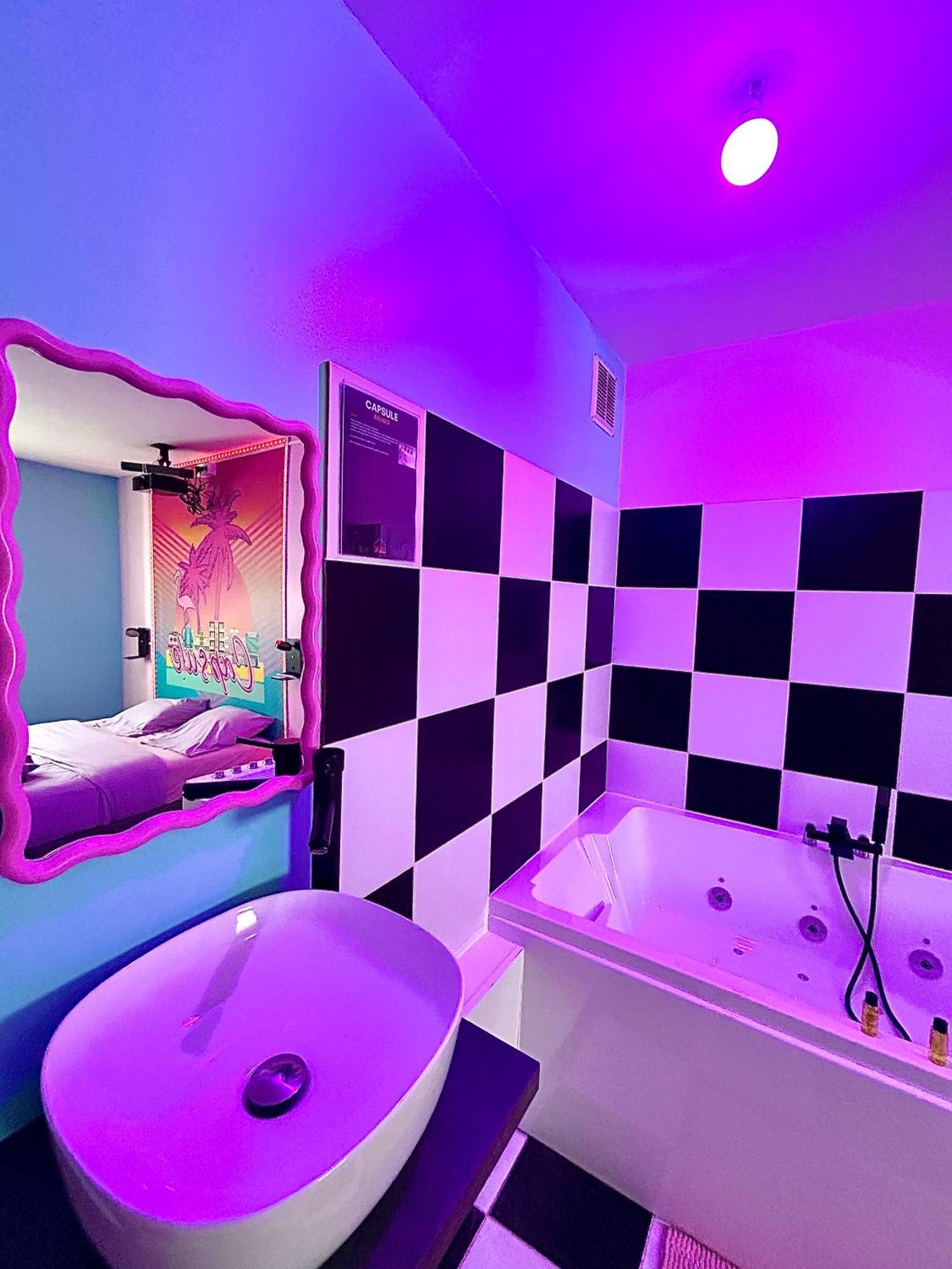 Capsule Miami Vice - Jacuzzi - Billard - Ecran Cinema & Netflix - Ping-Pong - Nintendo & Jeux- Льевен Экстерьер фото
