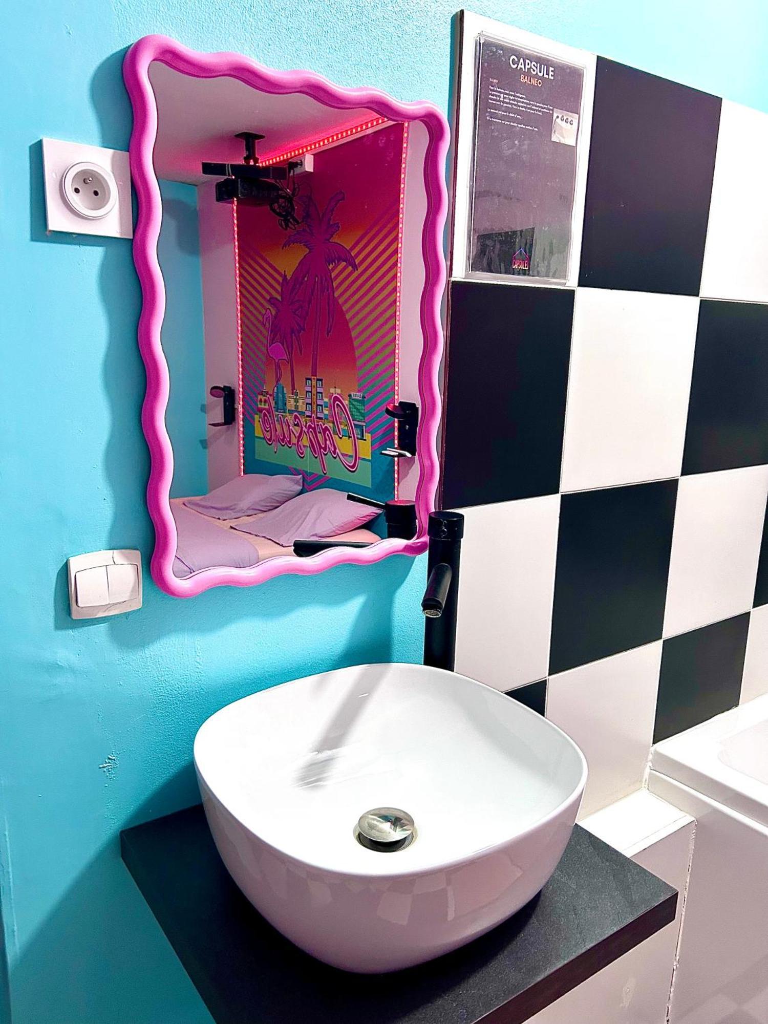 Capsule Miami Vice - Jacuzzi - Billard - Ecran Cinema & Netflix - Ping-Pong - Nintendo & Jeux- Льевен Экстерьер фото
